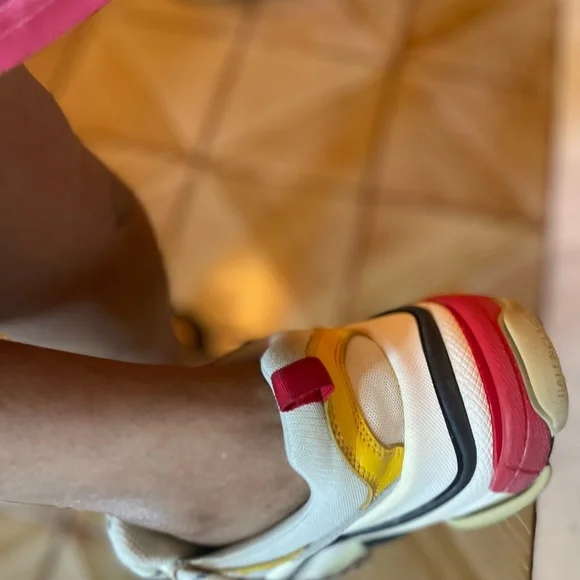 Balenciaga White Sneakers - Picture 4 of 9